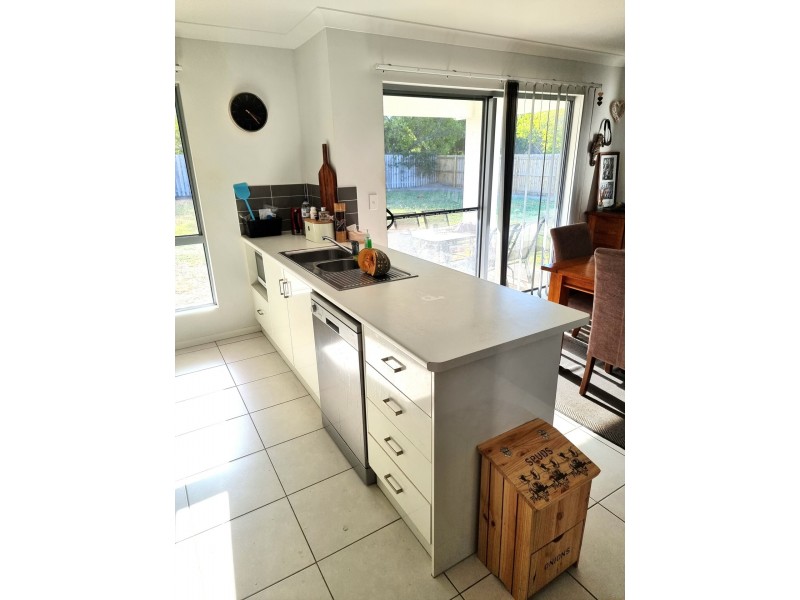 17 Hamilton Street, Bowen QLD 4805
