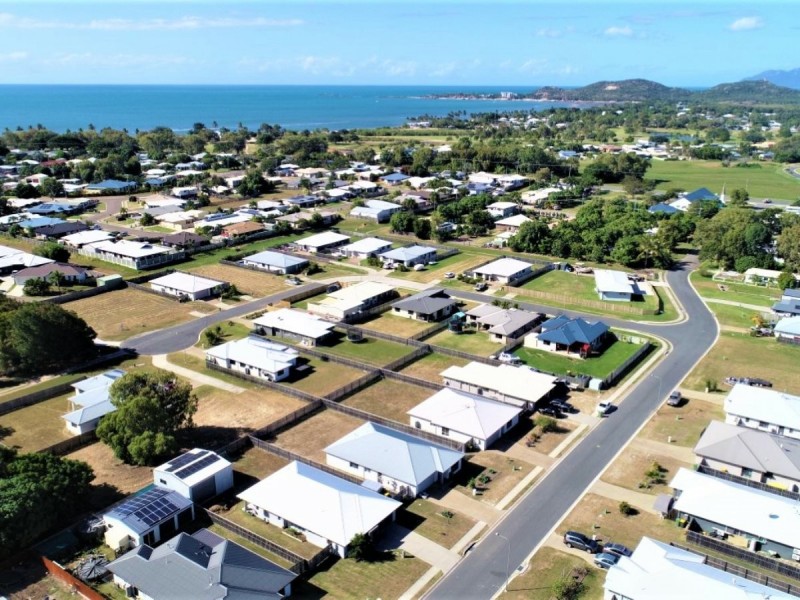 17 Hamilton Street, Bowen QLD 4805