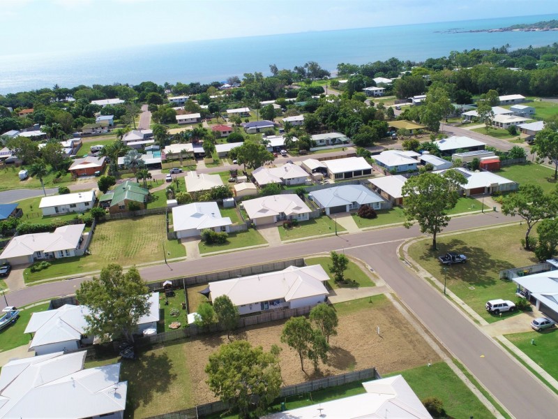 11 Crofton Street, Bowen QLD 4805