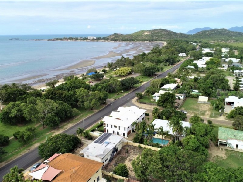 11 Crofton Street, Bowen QLD 4805