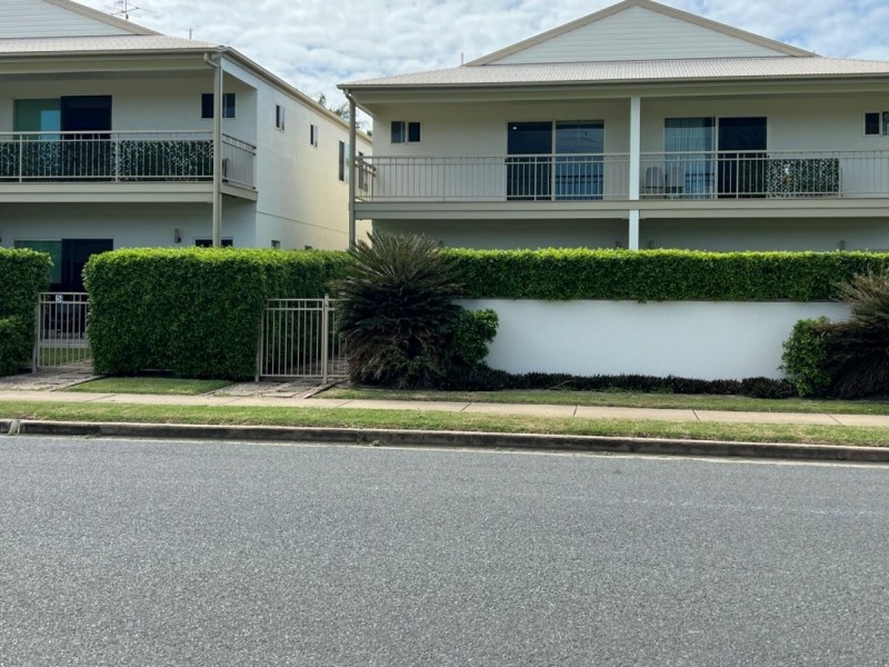 4/1 Murroona Street, Bowen QLD 4805