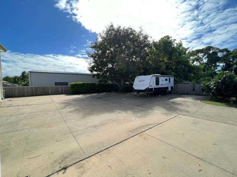 4/1 Murroona Street, Bowen QLD 4805