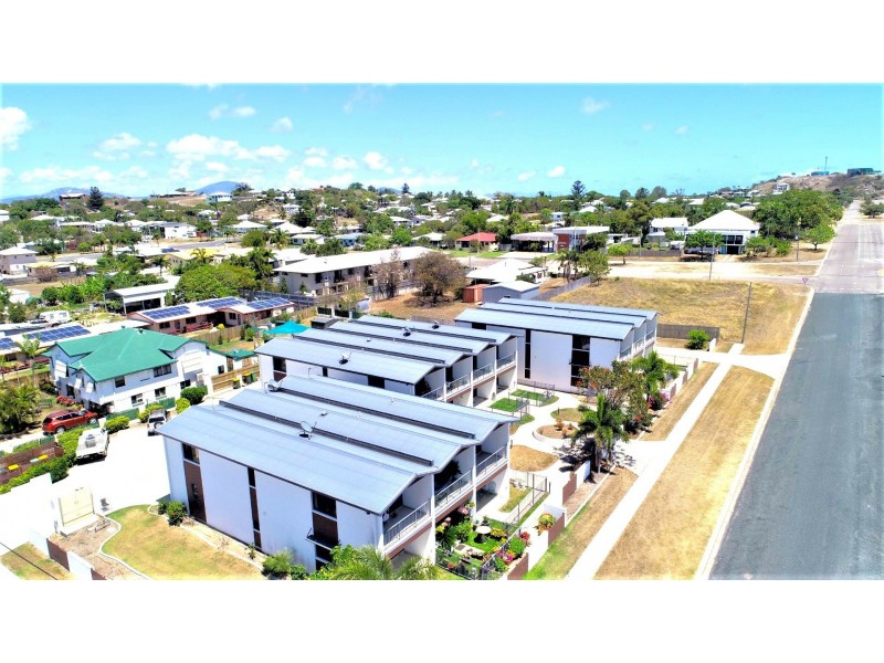 Unit 2/74a Powell Street, Bowen QLD 4805