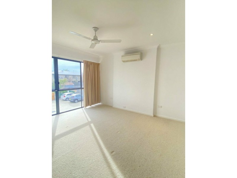 Unit 2/74a Powell Street, Bowen QLD 4805