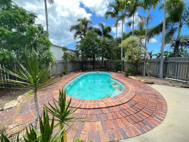77 Tracey Street, Bowen QLD 4805