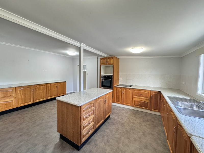 60 Livingstone Street, Bowen QLD 4805