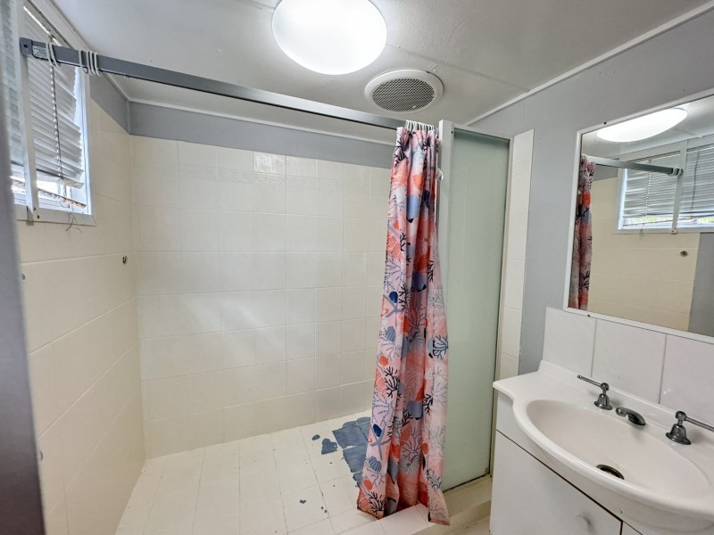 60 Livingstone Street, Bowen QLD 4805