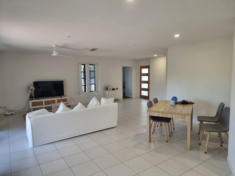 1, 11 Field Street, Bowen QLD 4805