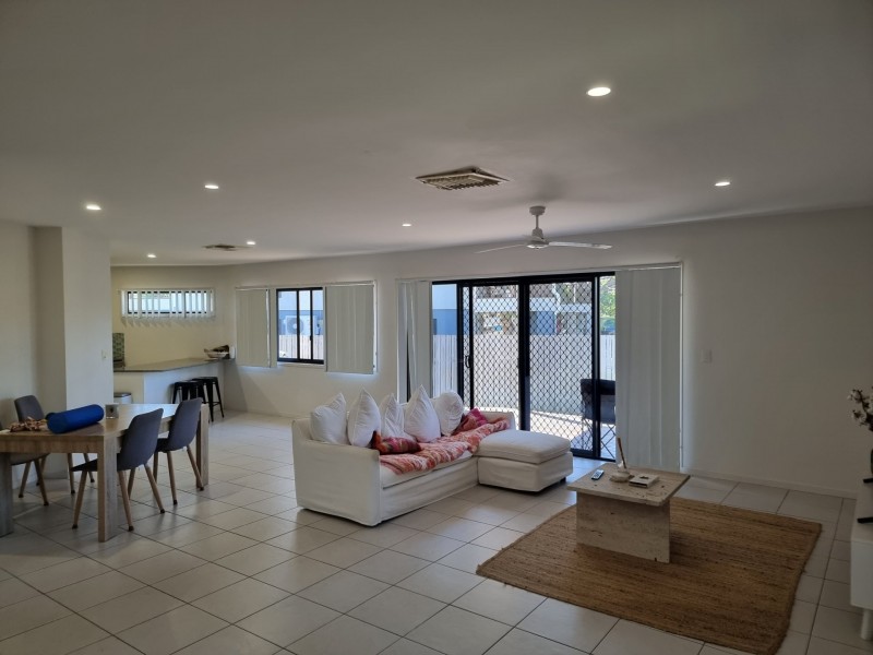 1, 11 Field Street, Bowen QLD 4805