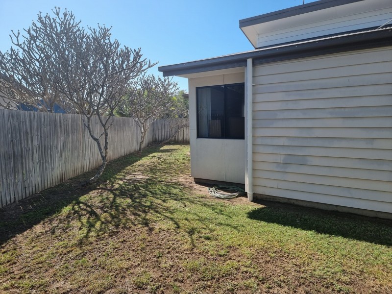 2, 11 Field Street, Bowen QLD 4805