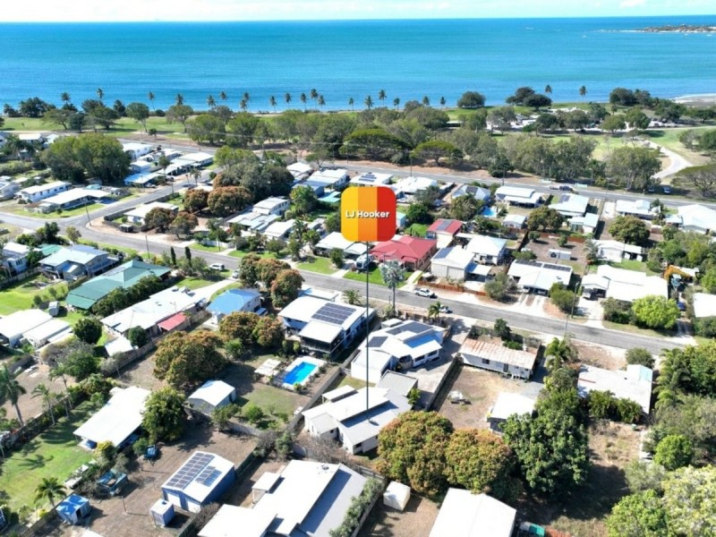 2, 11 Field Street, Bowen QLD 4805