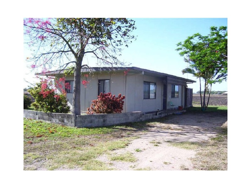 Bruce Highway, back house, Bowen QLD 4805