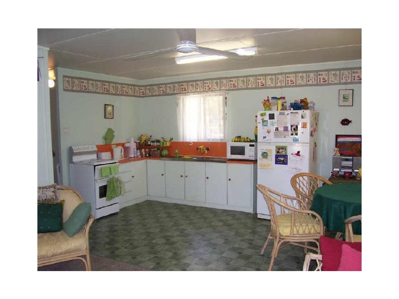 18 Argyle Street, Bowen QLD 4805