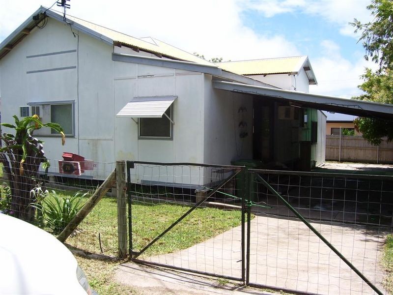 28 Reynolds Street, Bowen QLD 4805