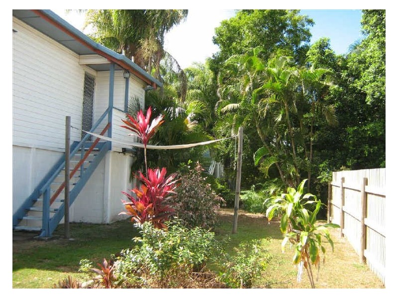 15 Russell Street, Bowen QLD 4805