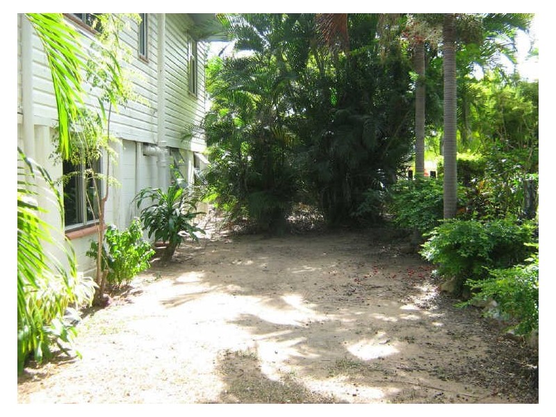 15 Russell Street, Bowen QLD 4805