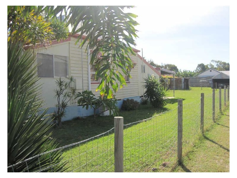 36 Poole Street, Bowen QLD 4805