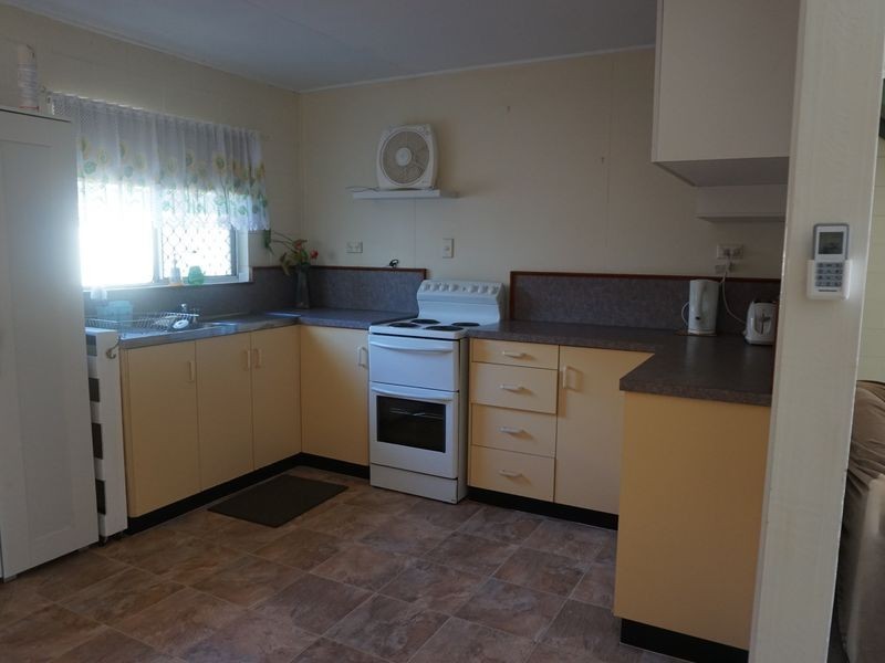 4/121 Herbert Street, Bowen QLD 4805