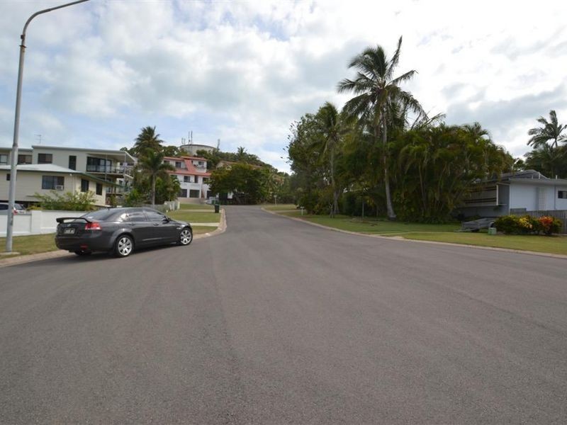 8 Lotus Lane, Rose Bay, Bowen QLD 4805