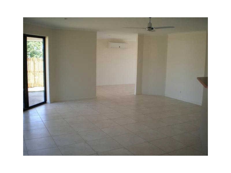 8 Hillview Place, Bowen QLD 4805