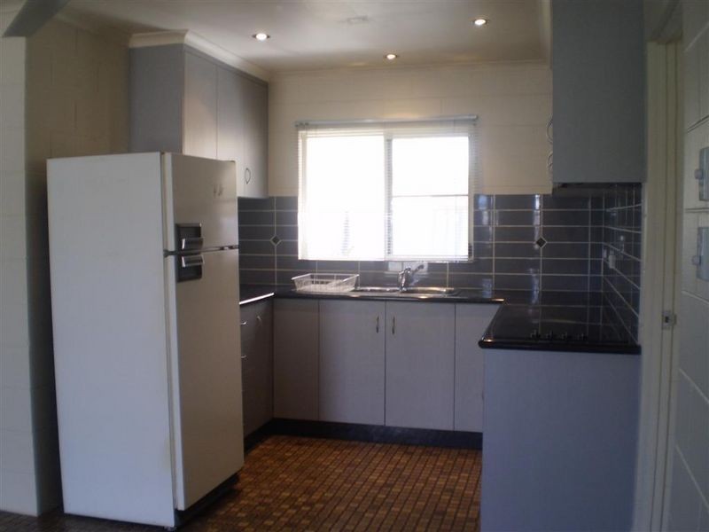 2/89 Powell Street, Bowen QLD 4805