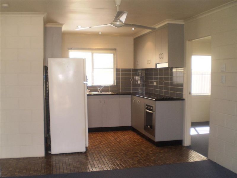 2/89 Powell Street, Bowen QLD 4805