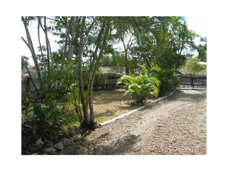 15 Russell Street, Bowen QLD 4805