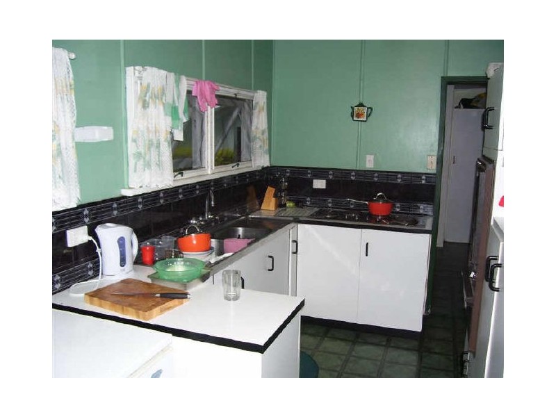 10 Rosshall Street, Bowen QLD 4805