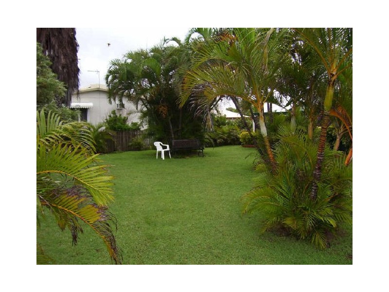 10 Rosshall Street, Bowen QLD 4805