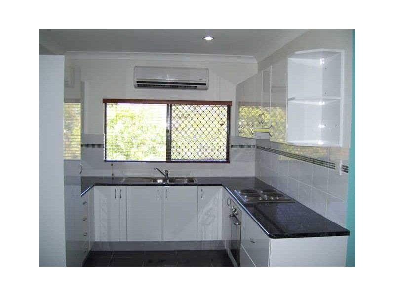 4/10 Sinclair Street, Bowen QLD 4805