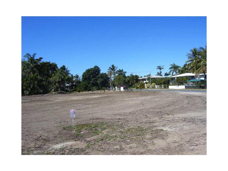 12 Howard Street, Bowen QLD 4805