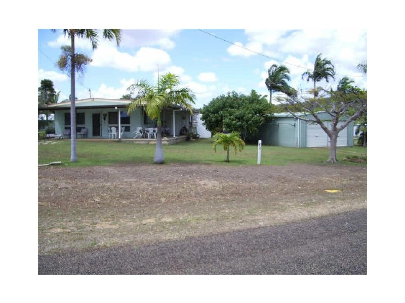 77 Whyte Avenue, Bowen QLD 4805