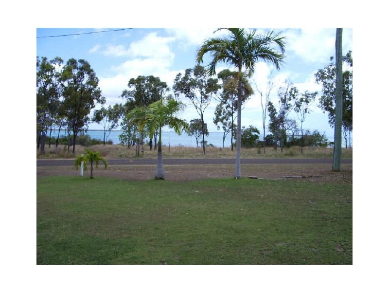 77 Whyte Avenue, Bowen QLD 4805