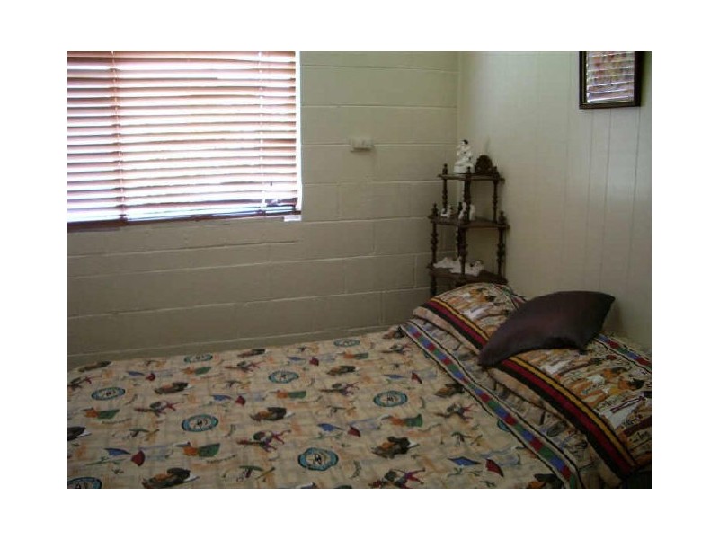 77 Whyte Avenue, Bowen QLD 4805