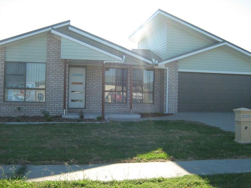 2/1 Cullen Close, Bowen QLD 4805