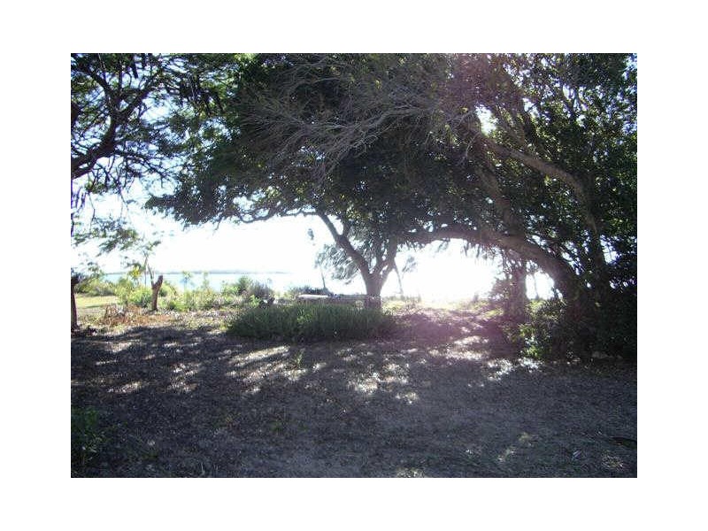 2 Baxter Avenue, BRISK BAY, Bowen QLD 4805