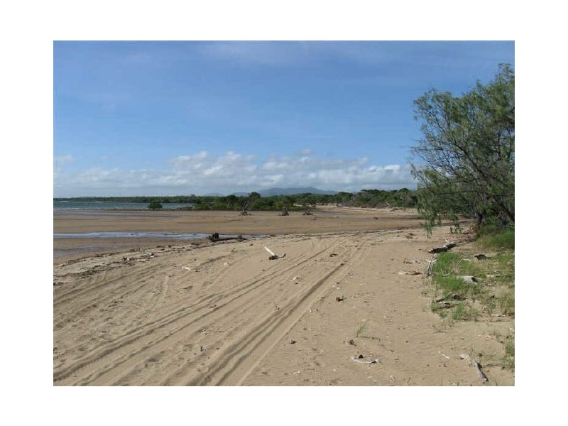 2 Baxter Avenue, BRISK BAY, Bowen QLD 4805