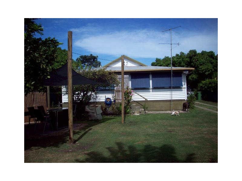 27 Murroona Street, Bowen QLD 4805