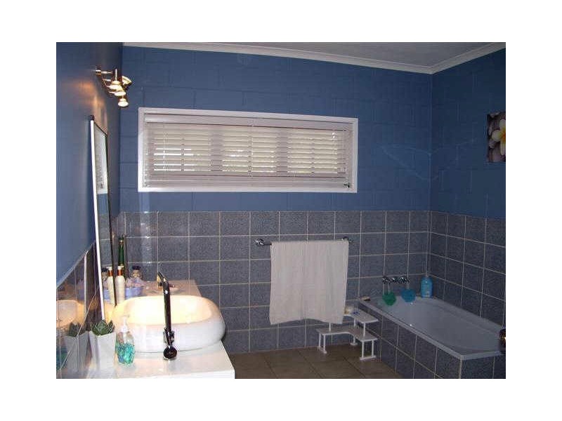 9 Holborne Street, Bowen QLD 4805