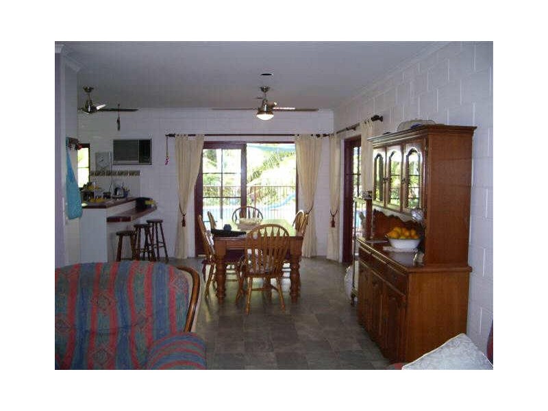 9 Holborne Street, Bowen QLD 4805