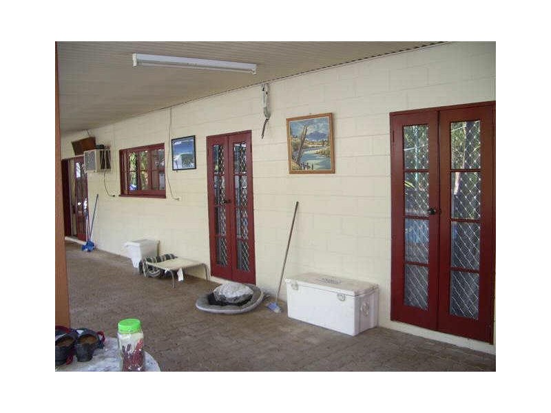 9 Holborne Street, Bowen QLD 4805