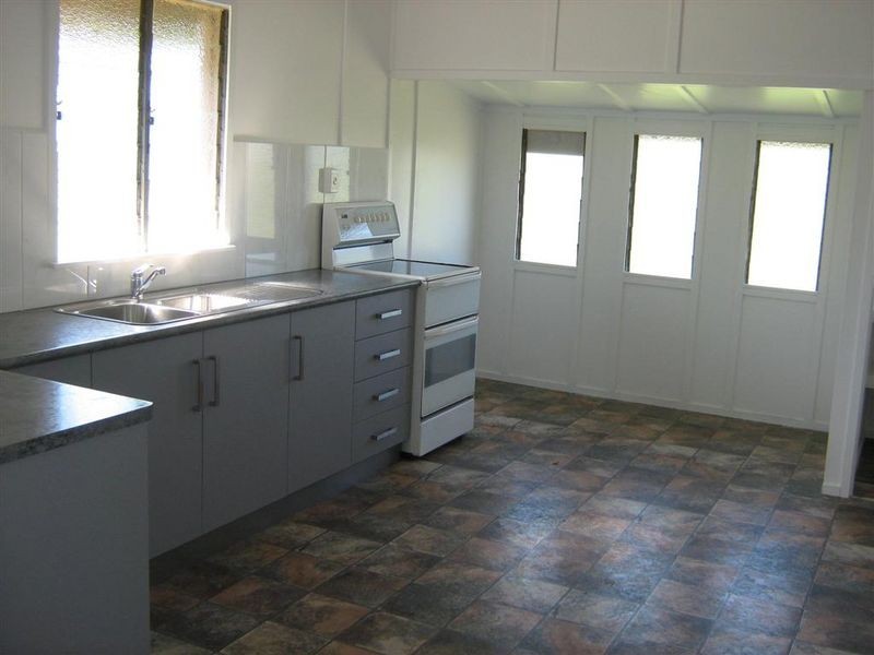 35 Railway Road, Collinsville QLD 4804