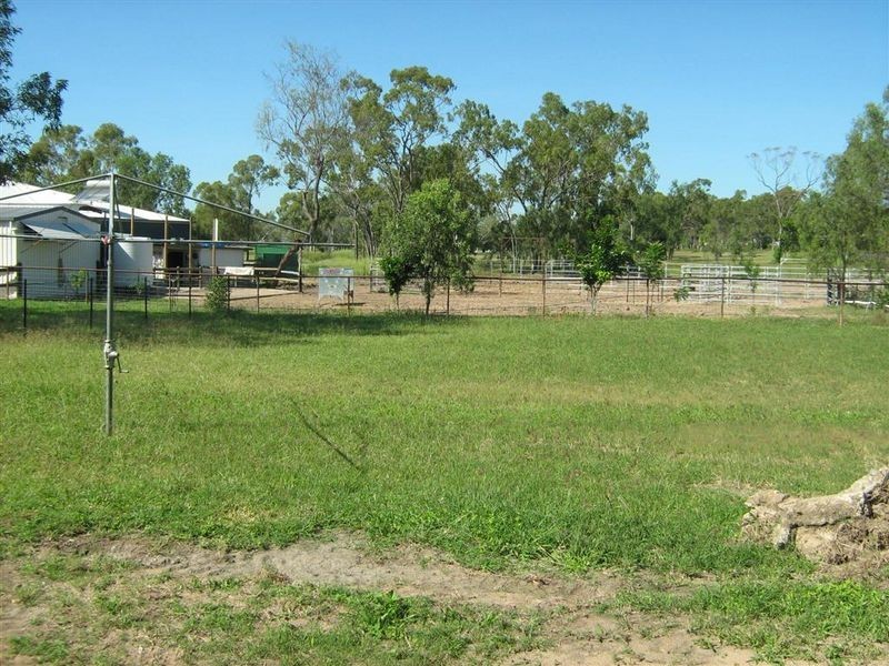 35 Railway Road, Collinsville QLD 4804