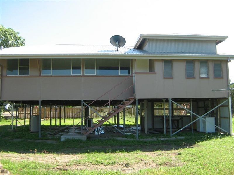 35 Railway Road, Collinsville QLD 4804