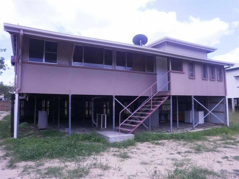 35 Railway Road, Collinsville QLD 4804