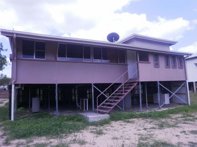 35 Railway Road, Collinsville QLD 4804