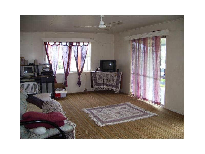 61 Whyte Avenue, Bowen QLD 4805