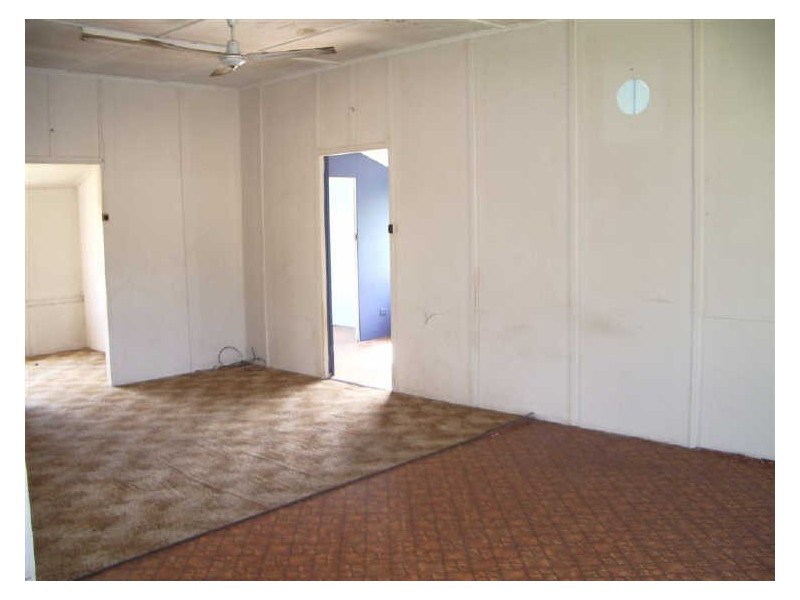 43 Railway Road, Collinsville QLD 4804