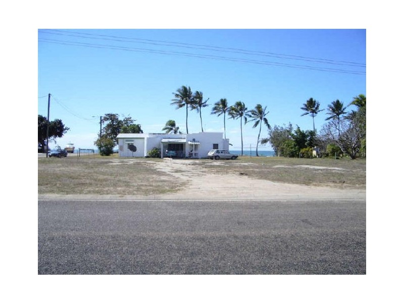 12 Howard Street, Bowen QLD 4805