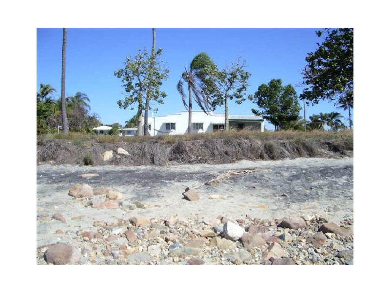 12 Howard Street, Bowen QLD 4805